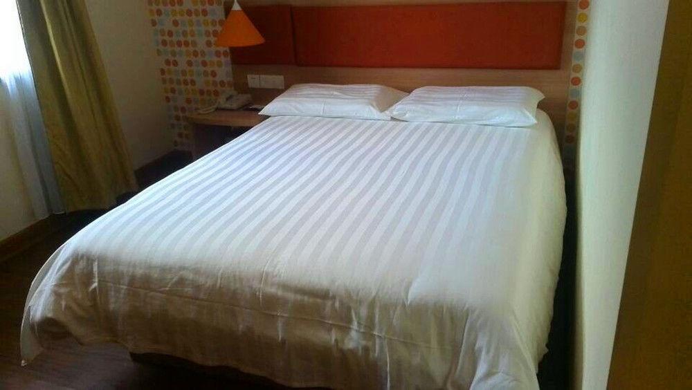 Home Inn กวางโจว ภายนอก รูปภาพ